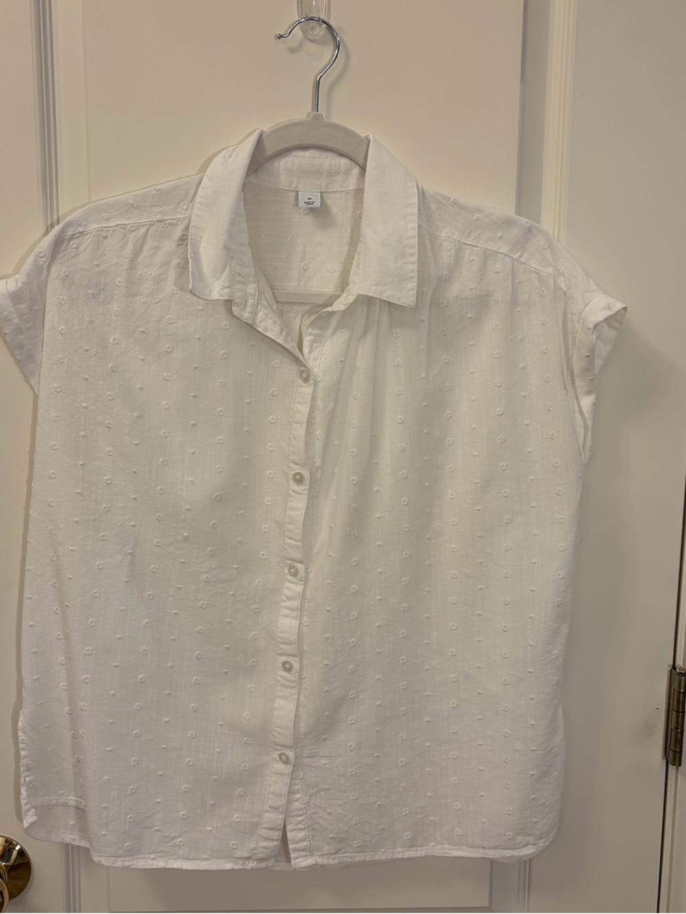 Old Navy White Eyelet Button-Up Shirt Size Medium
